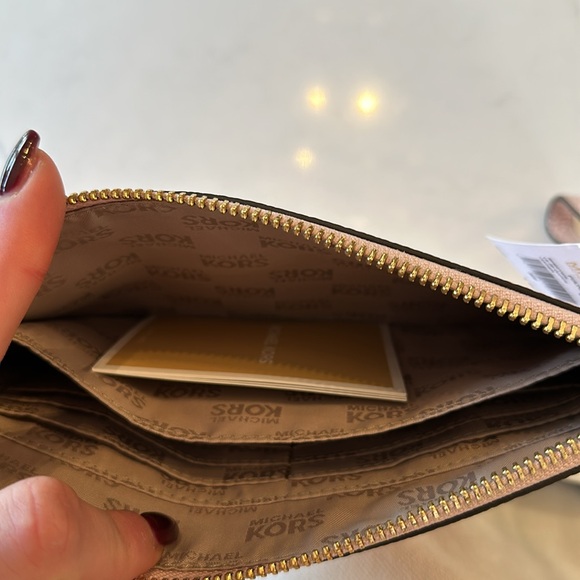 Michael Kors Blush Wrislet NWT - Picture 6 of 7